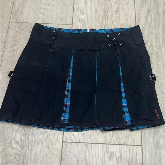 Tripp NYC BONDAGE Reversible Plaid Pleated Mini Skirt - Picture 7 of 9